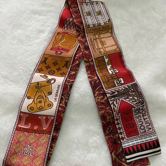 LOUIS VUITTON Silk Jeu De Louis BB Bandeau Beige - Picture 2 of 10